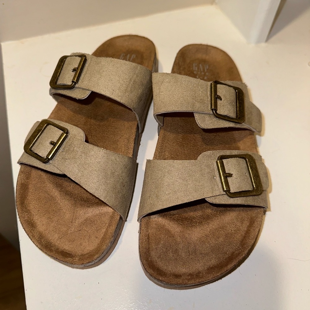 GAP kids size 1-2 sandals